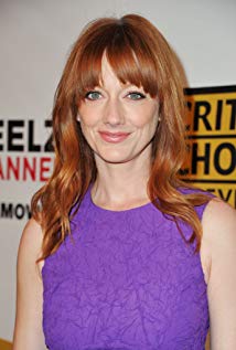 How tall is Judy Greer?
